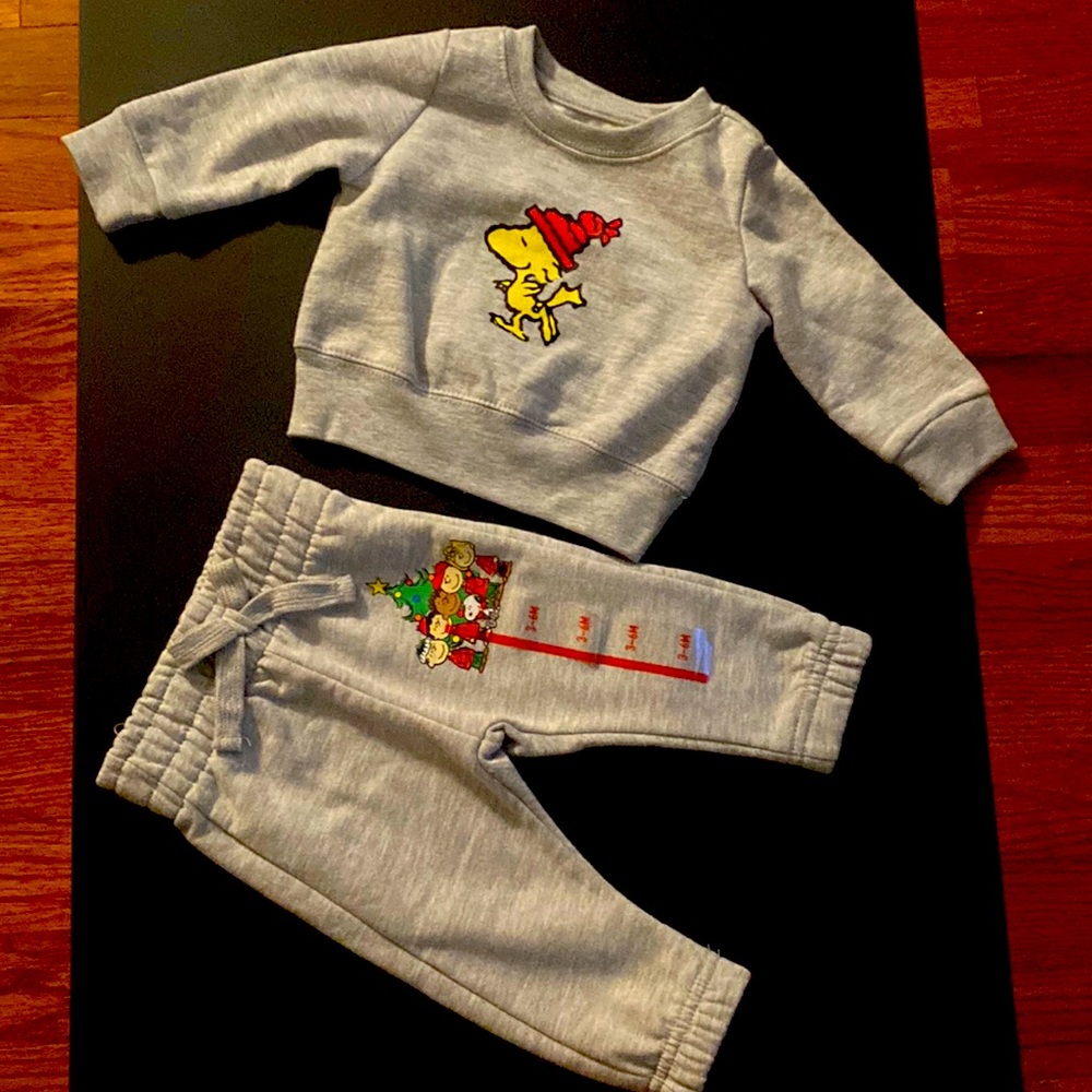 Peanuts 2021 Peanuts Worldwide LLC, Christmas Baby’s Sweatsuit Sz 3-6 Mos. (NWT)